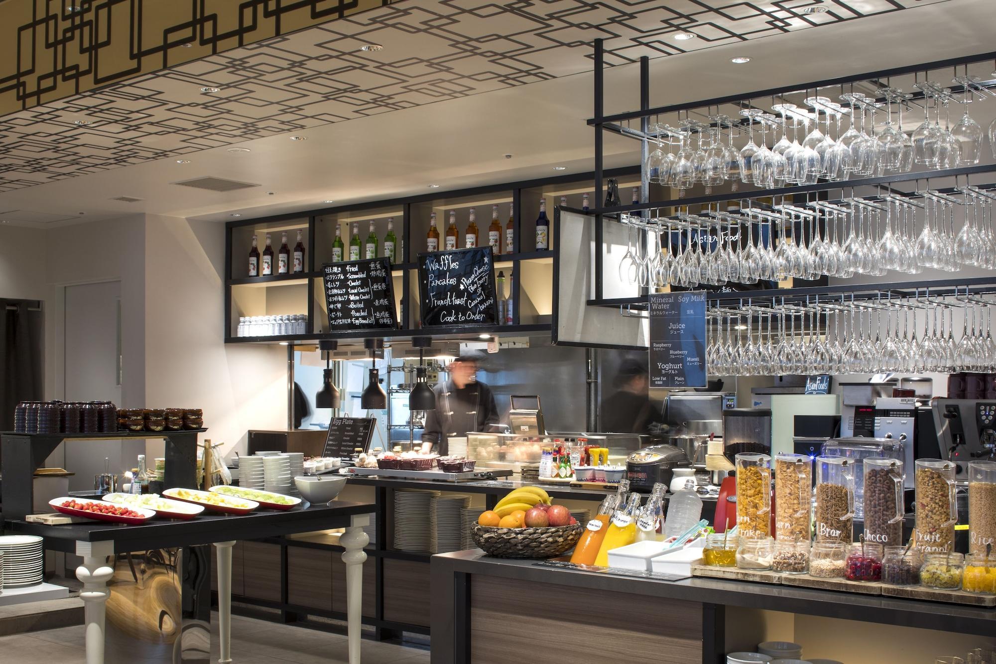 מלון Courtyard By Marriott Shin-Osaka Station מראה חיצוני תמונה The buffet at the restaurant