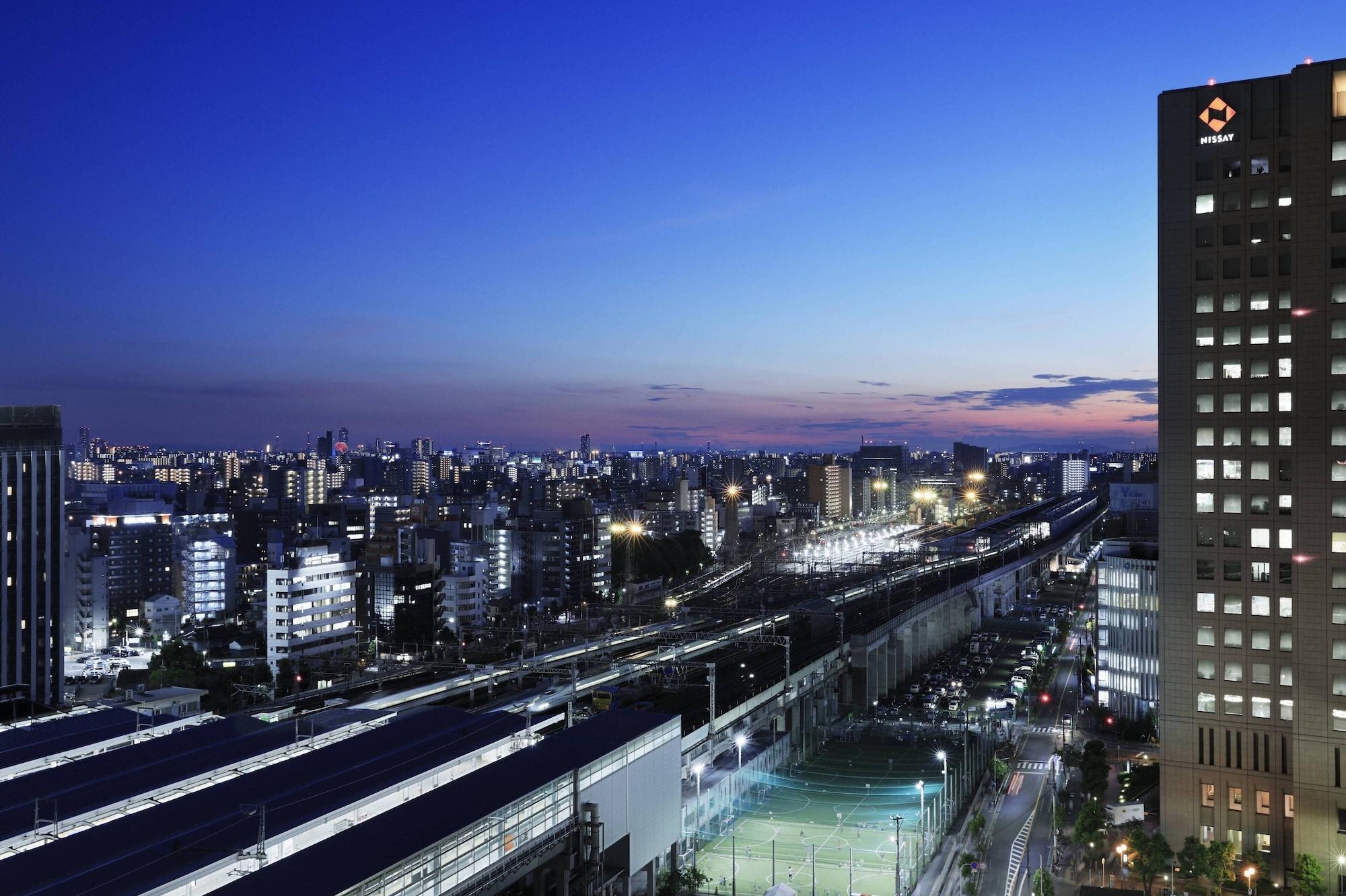 מלון Courtyard By Marriott Shin-Osaka Station מראה חיצוני תמונה View of the city from the Shinkansen