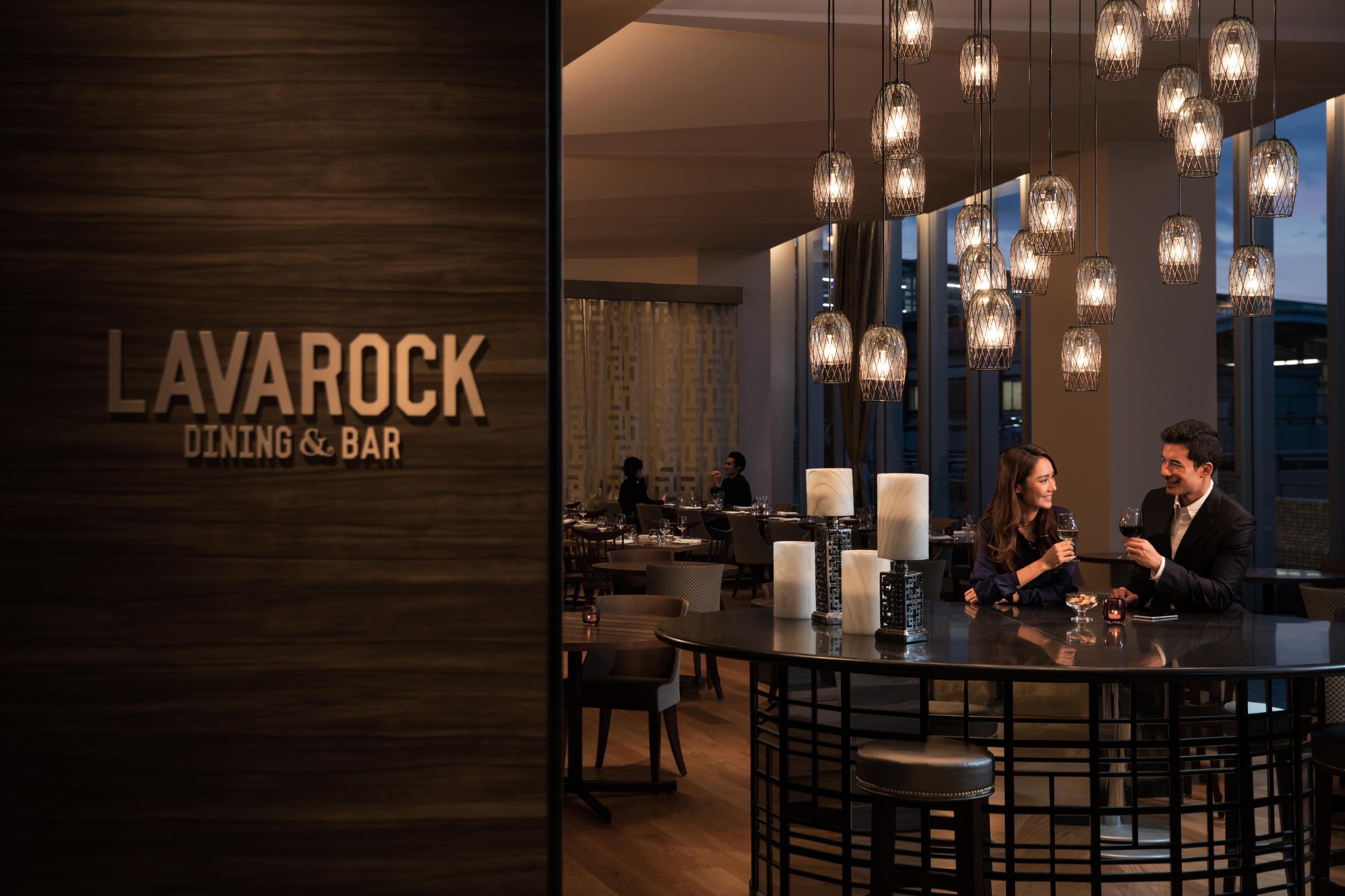 מלון Courtyard By Marriott Shin-Osaka Station מראה חיצוני תמונה Lava Rock