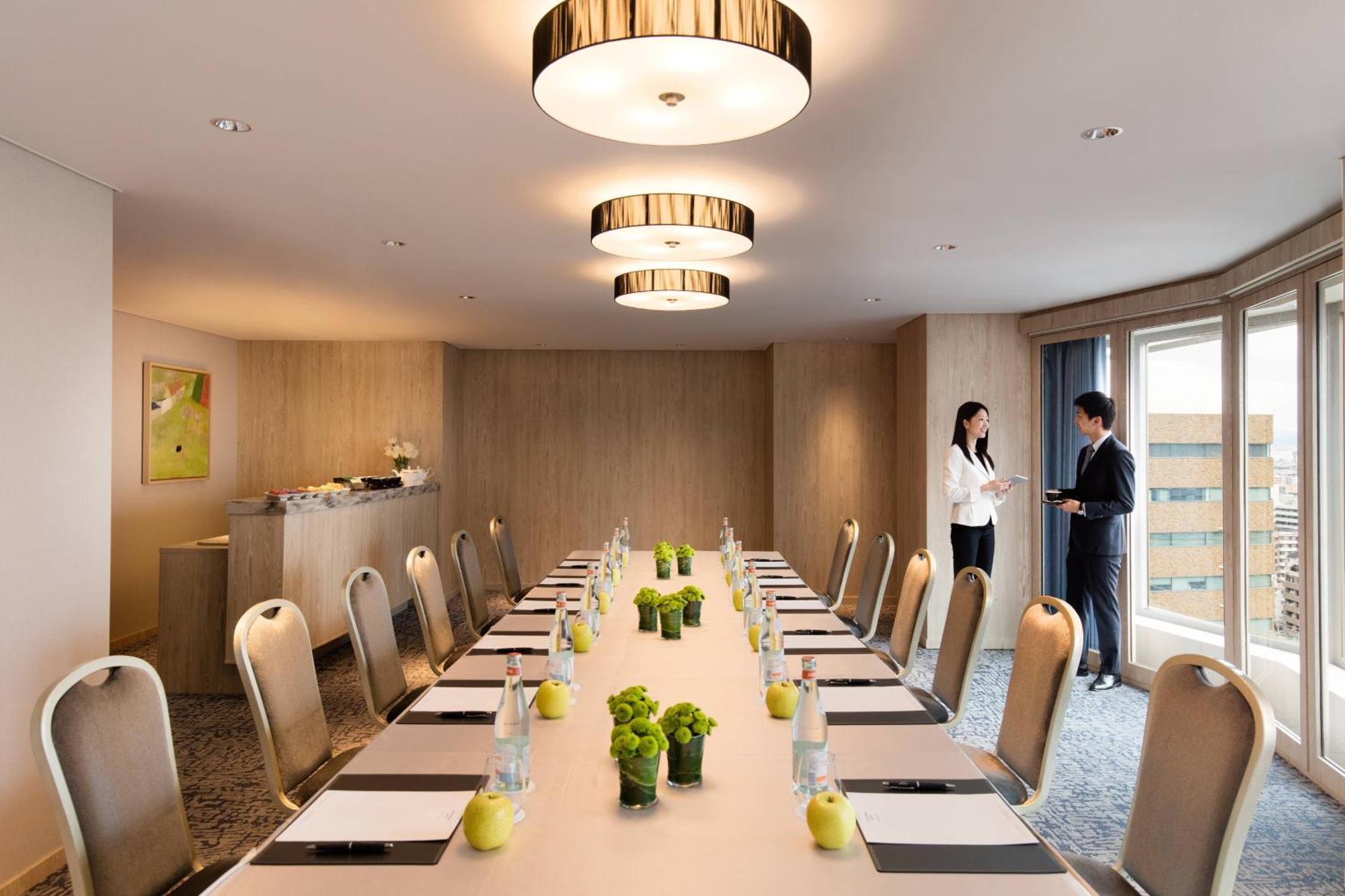 מלון Courtyard By Marriott Shin-Osaka Station מראה חיצוני תמונה Meeting room