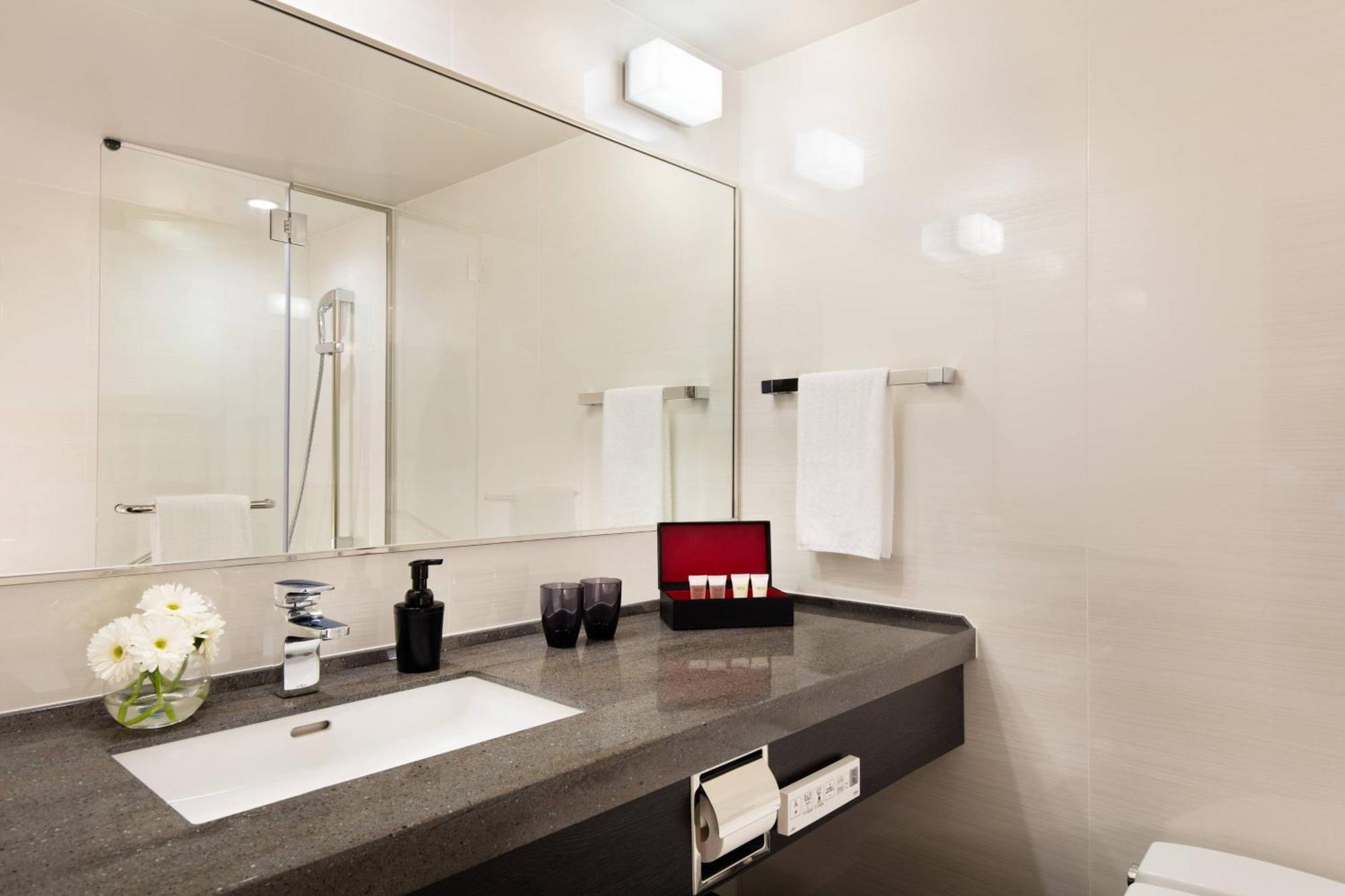 מלון Courtyard By Marriott Shin-Osaka Station מראה חיצוני תמונה Bathroom