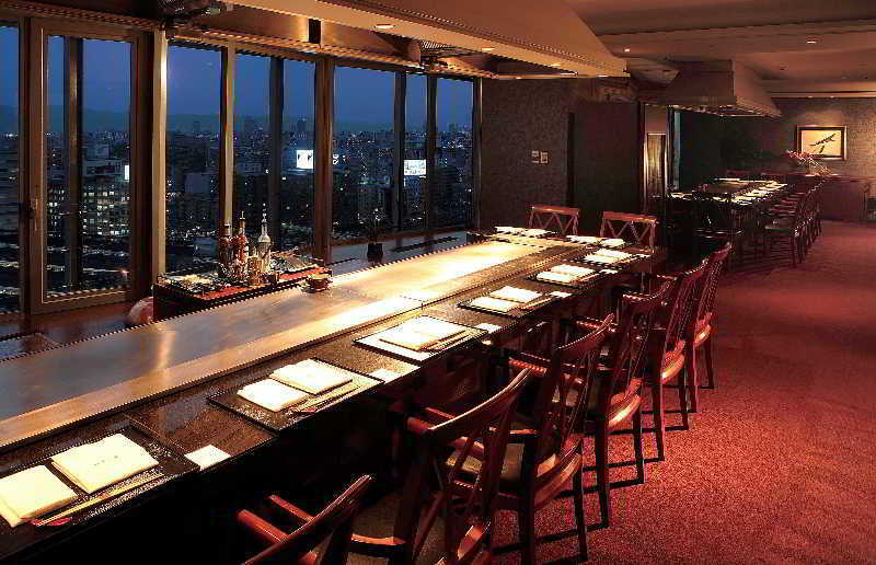 מלון Courtyard By Marriott Shin-Osaka Station מסעדה תמונה The bar at the 49th floor