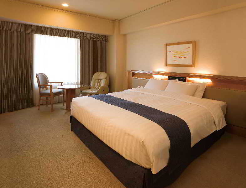 מלון Courtyard By Marriott Shin-Osaka Station חדר תמונה A room at the hotel